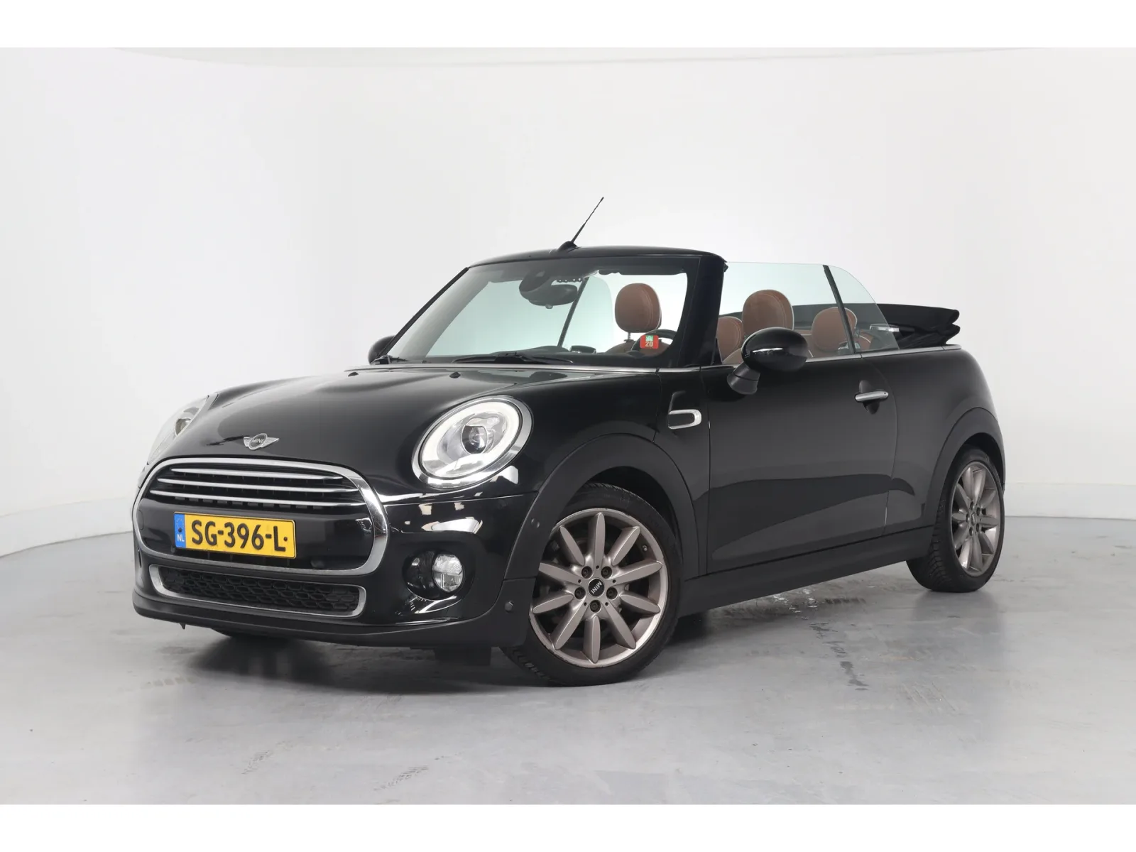 MINI Cabrio (2018) — foto 1