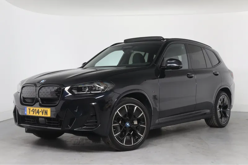 BMW iX3 (2023)