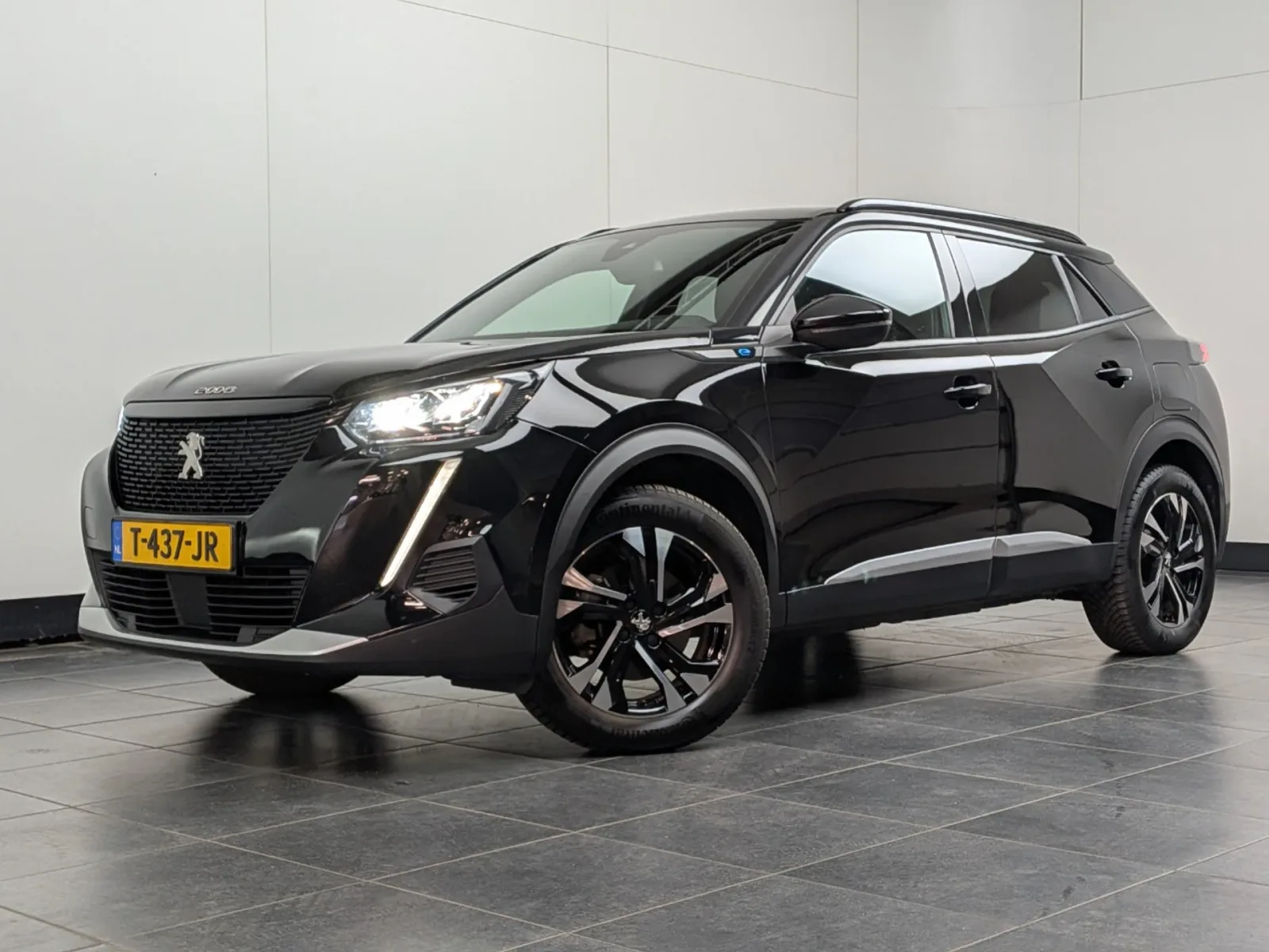 Peugeot e-2008 (2023) — foto 1