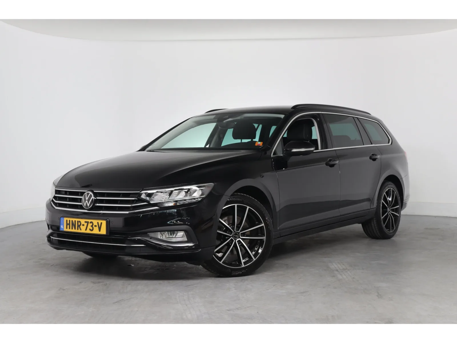 Volkswagen Passat (2023) — foto 1