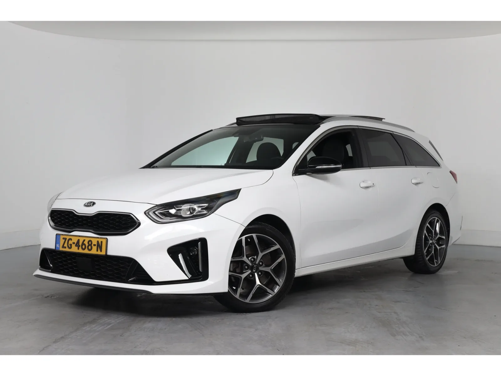Kia Ceed Sportswagon (2019) — foto 1