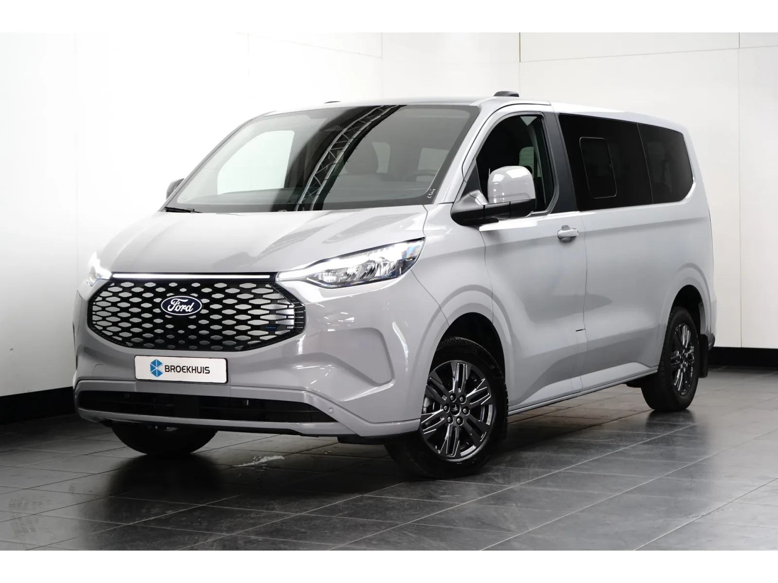 Ford Tourneo Custom (2025) — foto 1