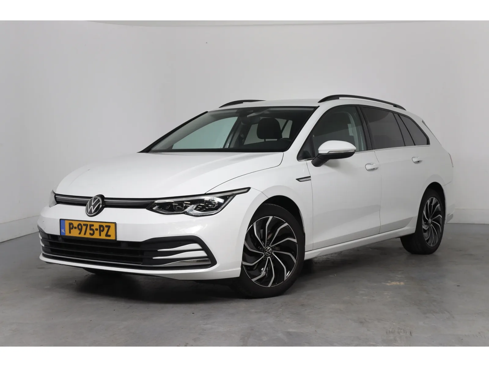 Volkswagen Golf (2021) — foto 1