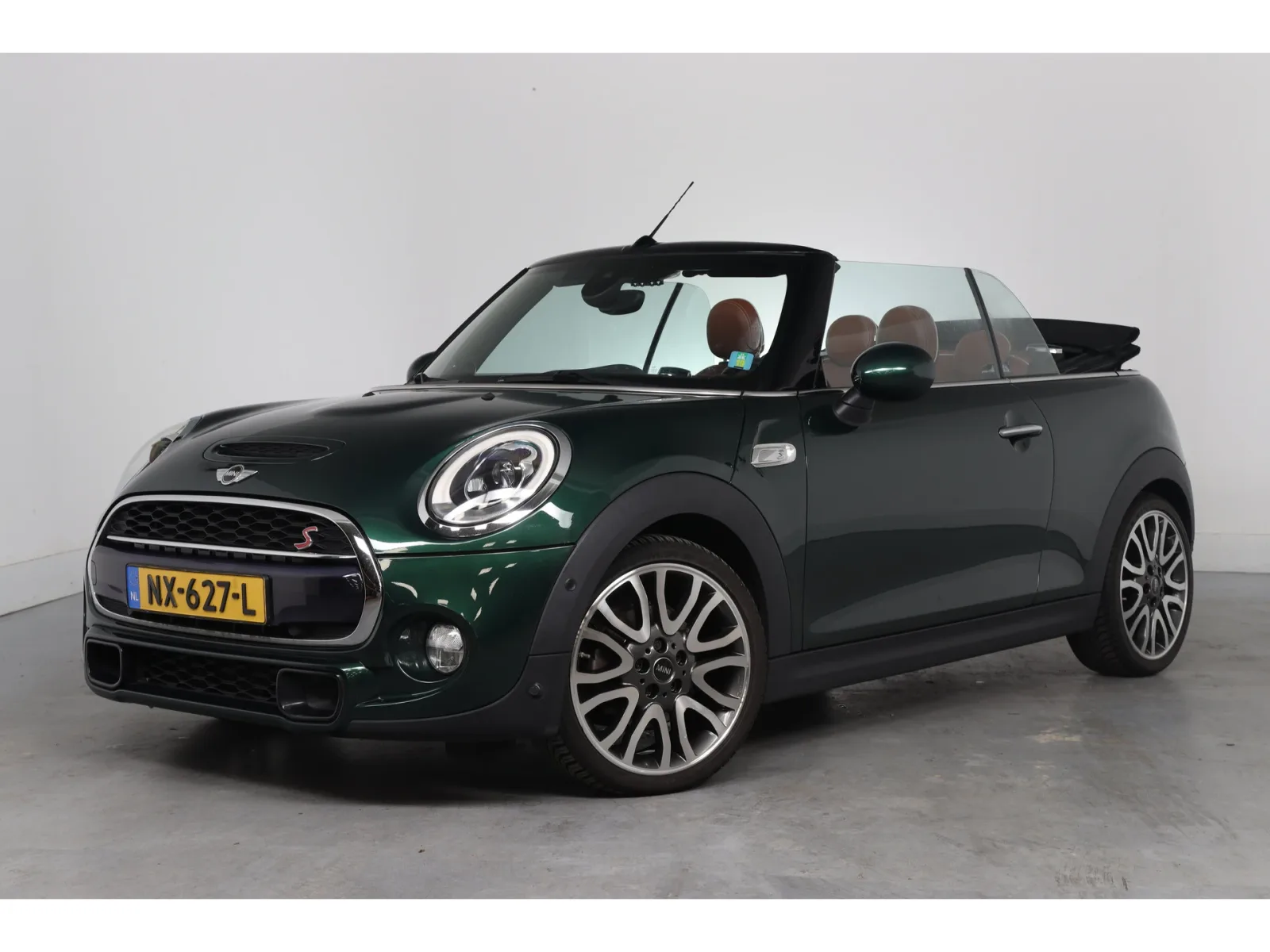MINI Cabrio (2017) — foto 1