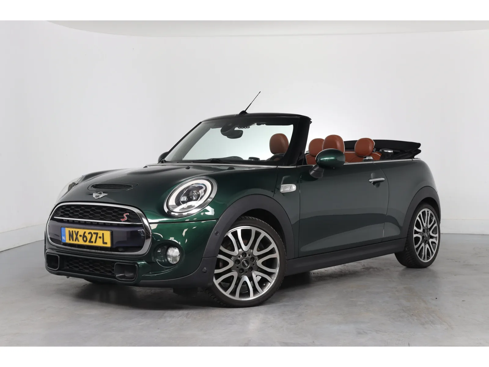 MINI Cabrio (2017) — foto 1