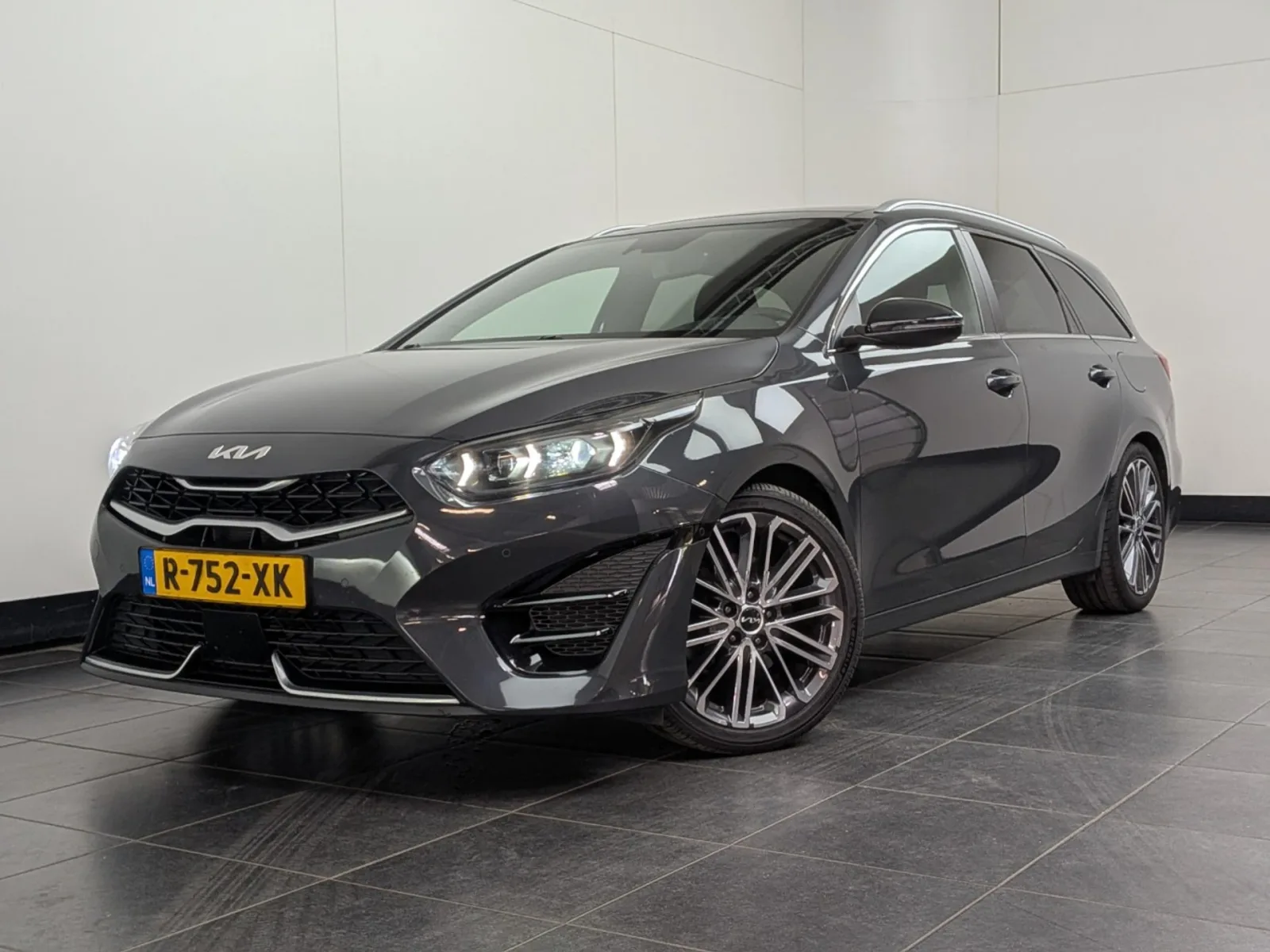 Kia Ceed Sportswagon (2022) — foto 1