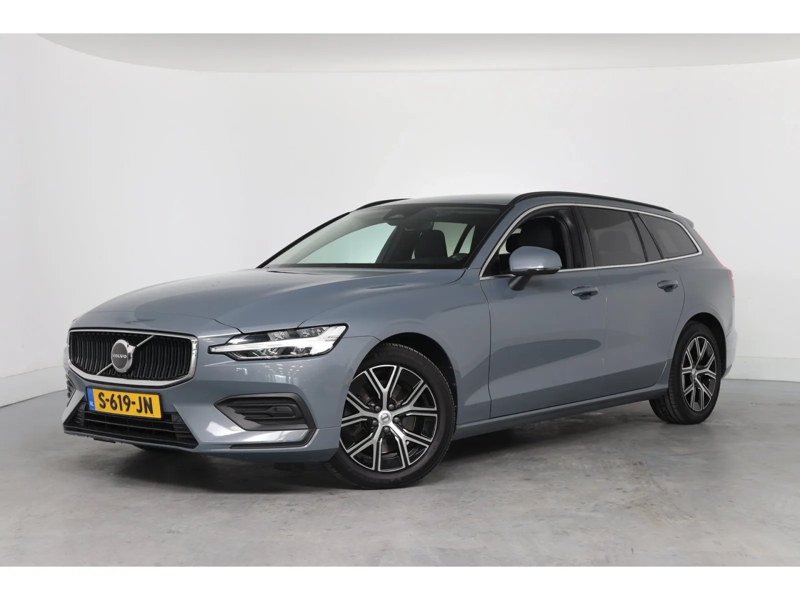Volvo V60 (2023) — foto 1
