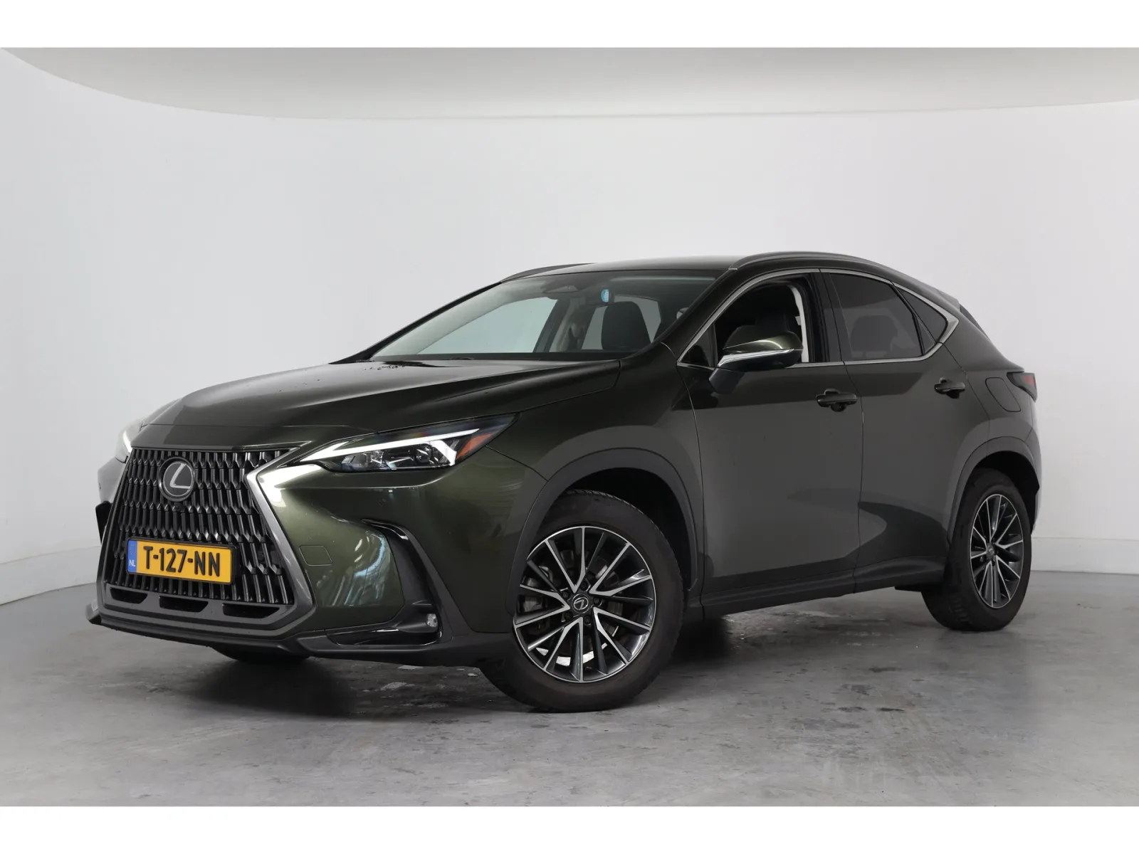 Lexus NX (2023) — foto 1