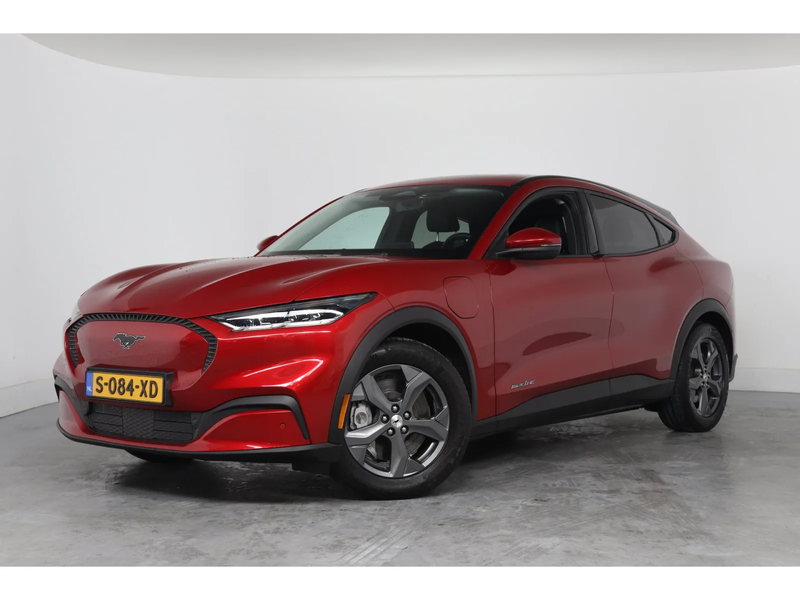 Ford Mustang Mach-E (2023) — foto 1