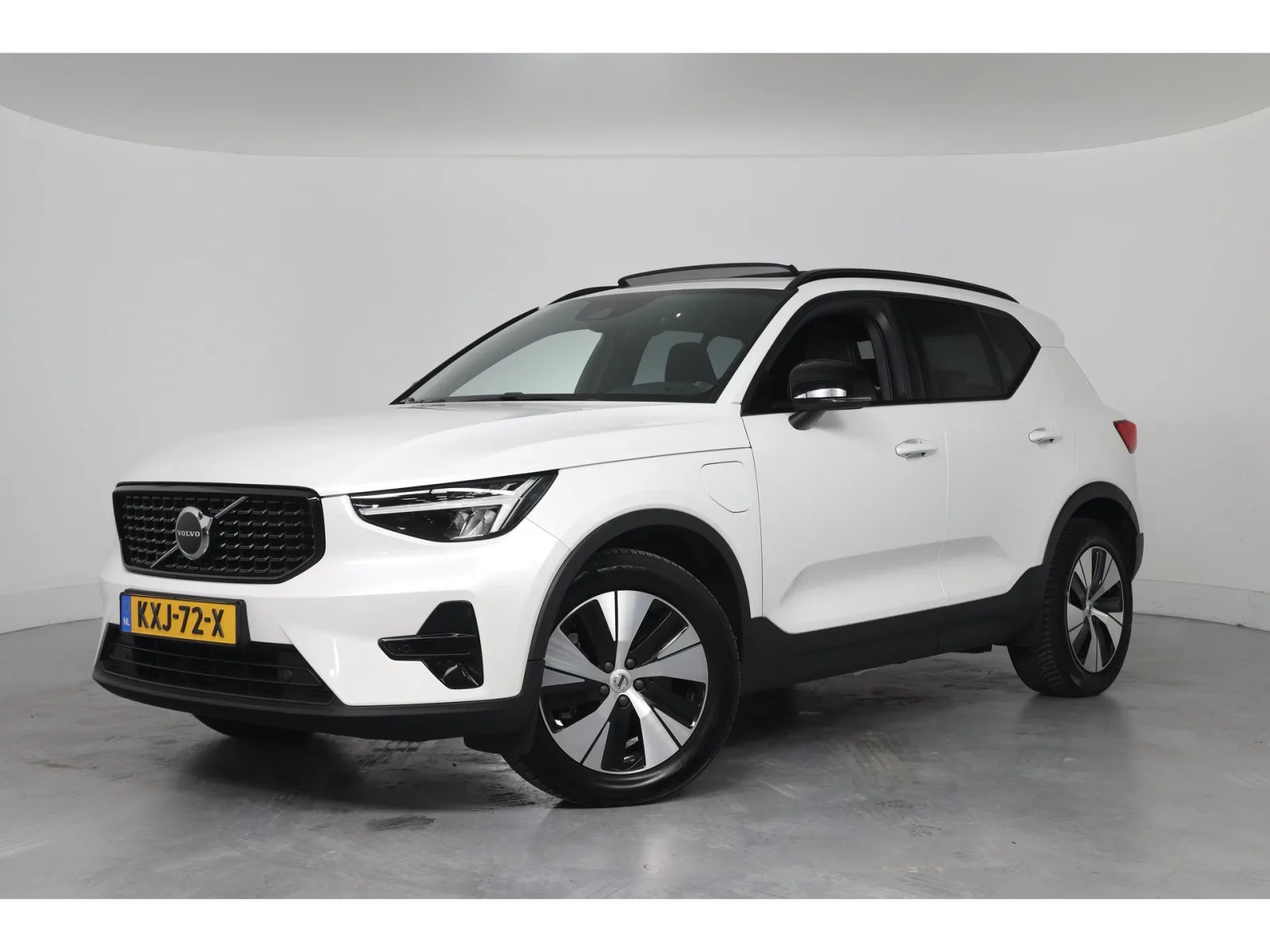 Volvo XC40 (2023) — foto 1