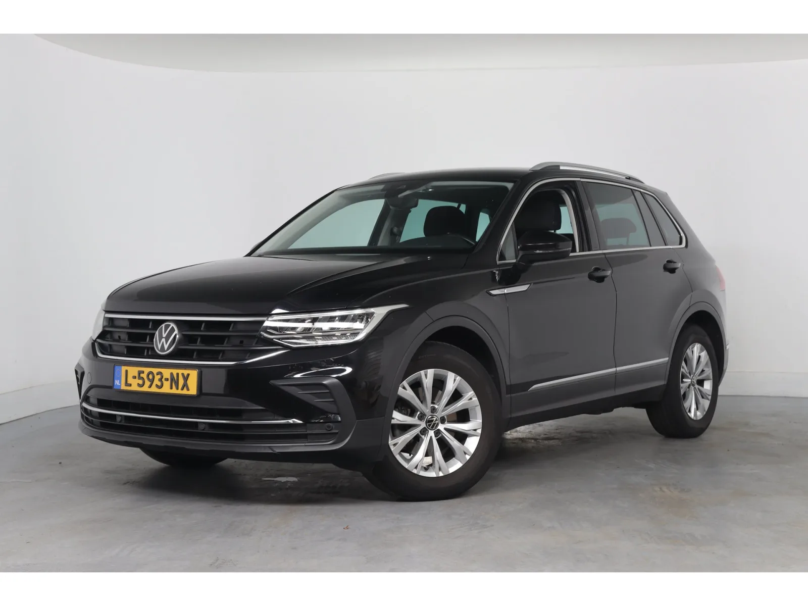 Volkswagen Tiguan (2021) — foto 1