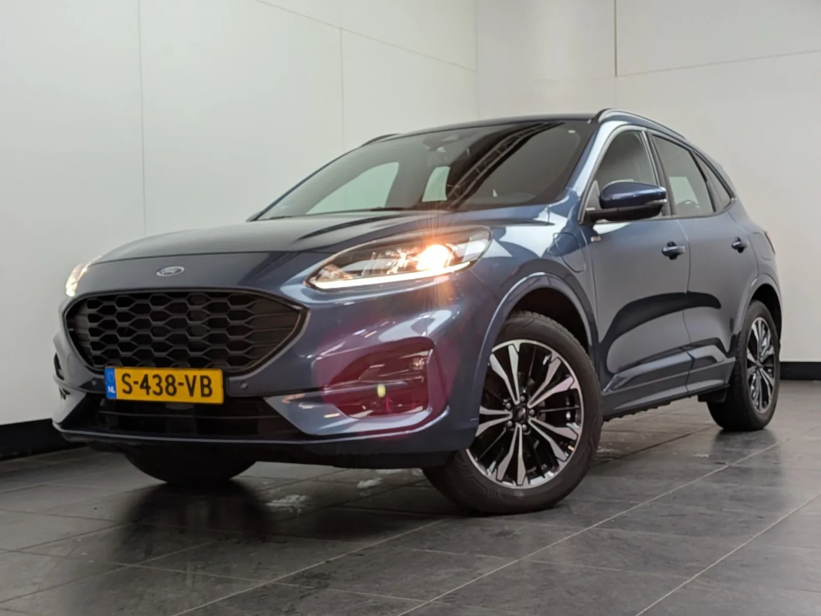 Ford Kuga (2023) — foto 1