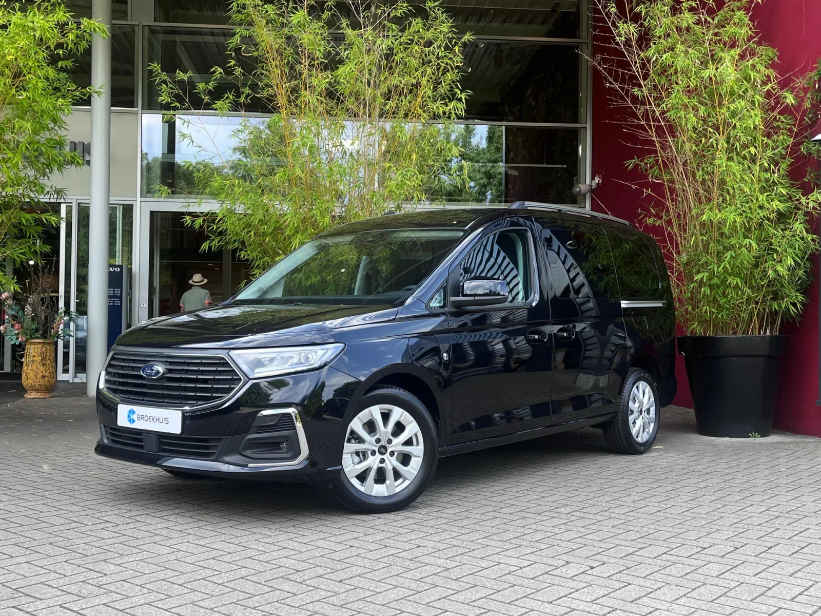 Ford Tourneo Connect (2025) — foto 1