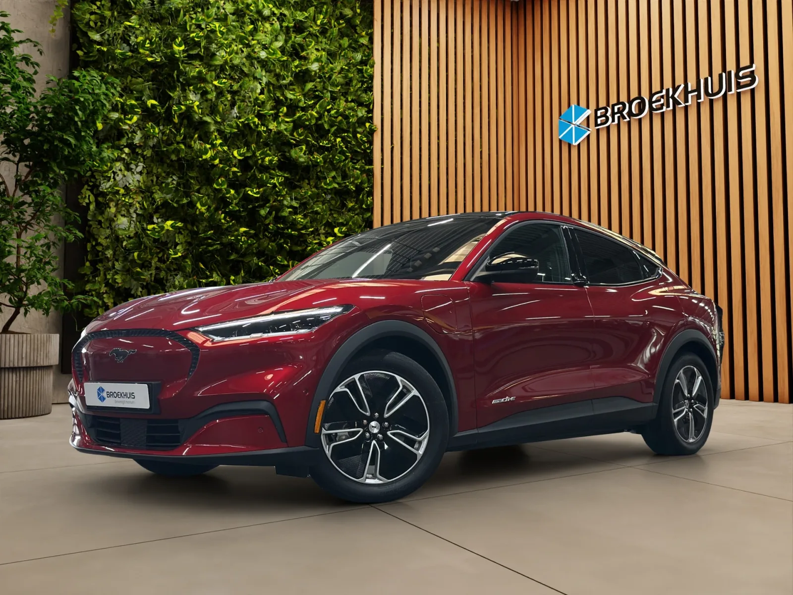 Ford Mustang Mach-E (2024) — foto 1