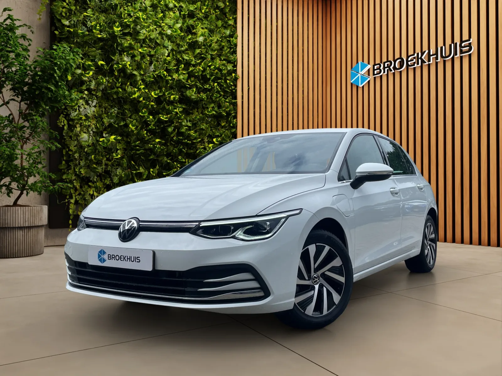 Volkswagen Golf (2021) — foto 1