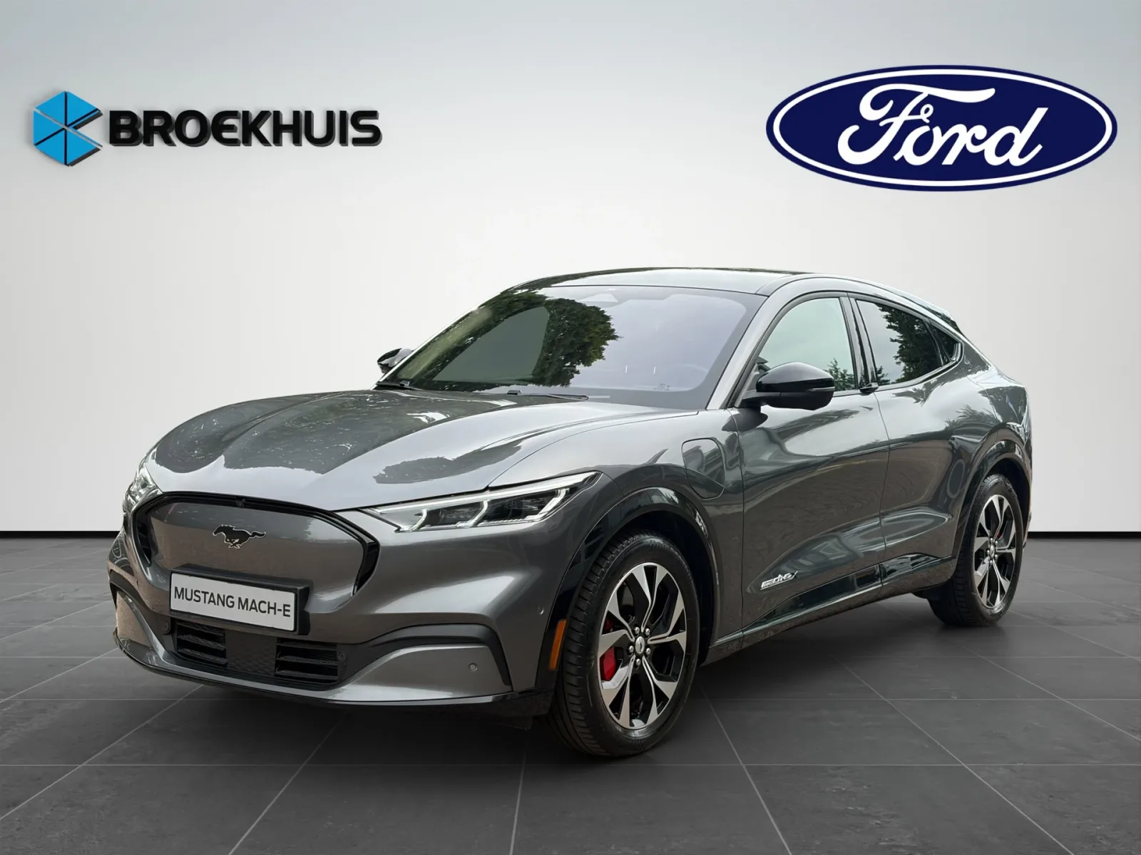 Ford Mustang Mach-E (2024) — foto 1