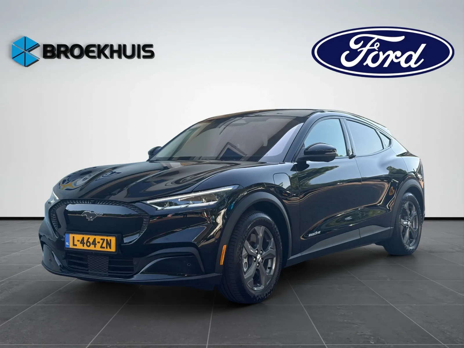 Ford Mustang Mach-E (2021) — foto 1