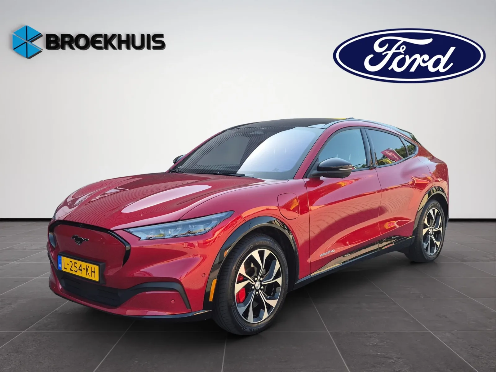 Ford Mustang Mach-E (2021) — foto 1