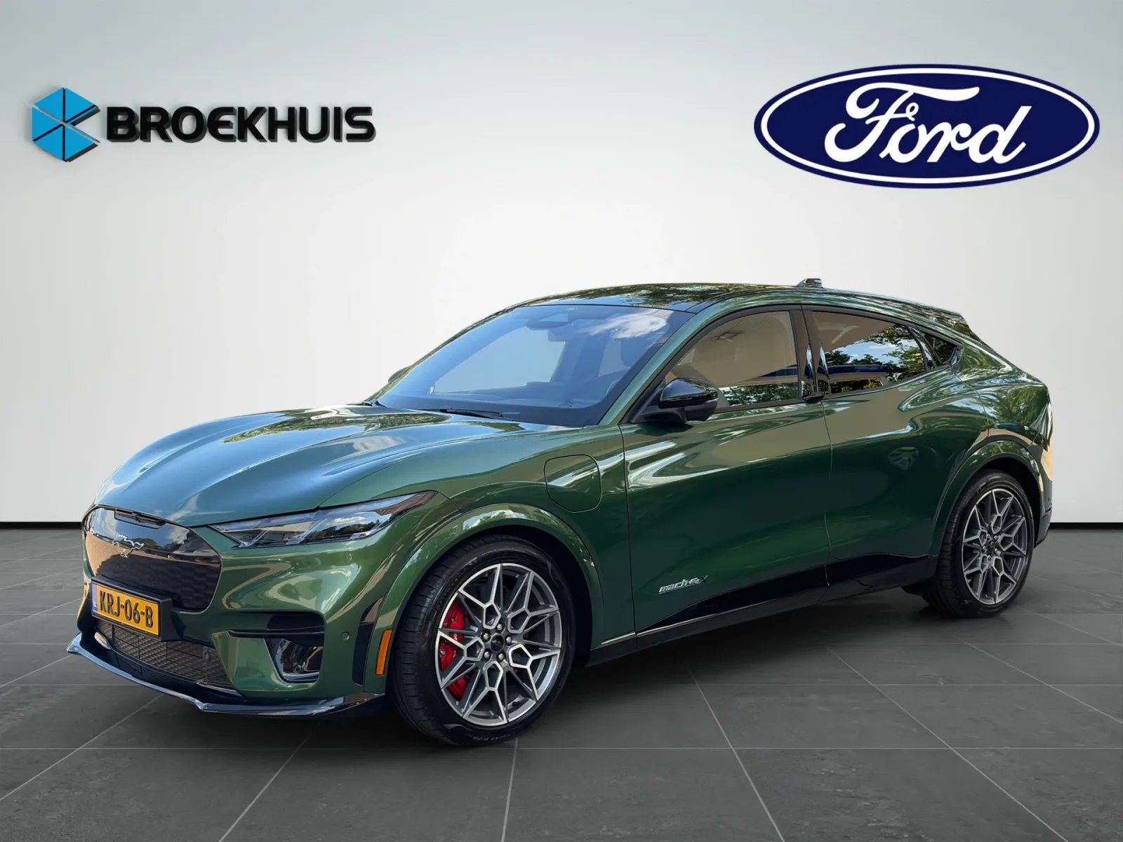Ford Mustang Mach-E (2025) — foto 1