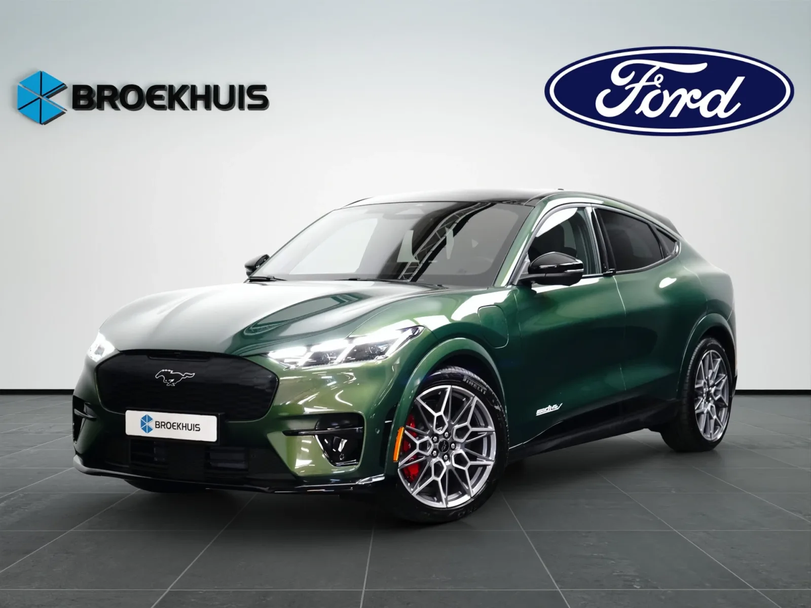 Ford Mustang Mach-E (2025) — foto 1