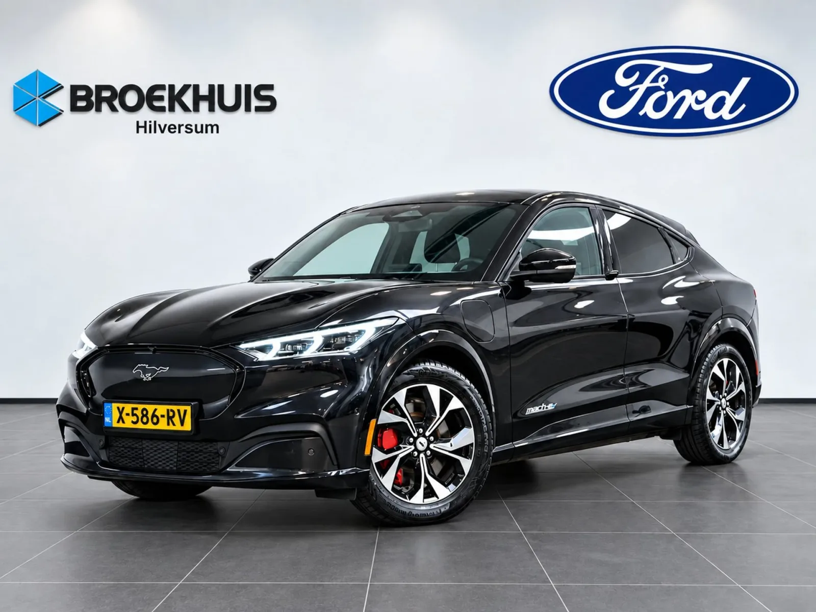 Ford Mustang Mach-E (2022) — foto 1
