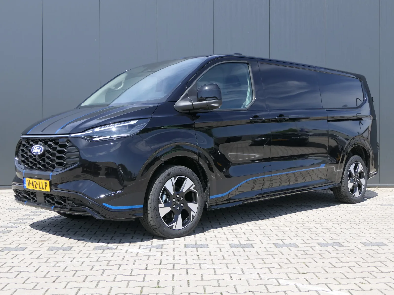 Ford Transit Custom (2025) — foto 1