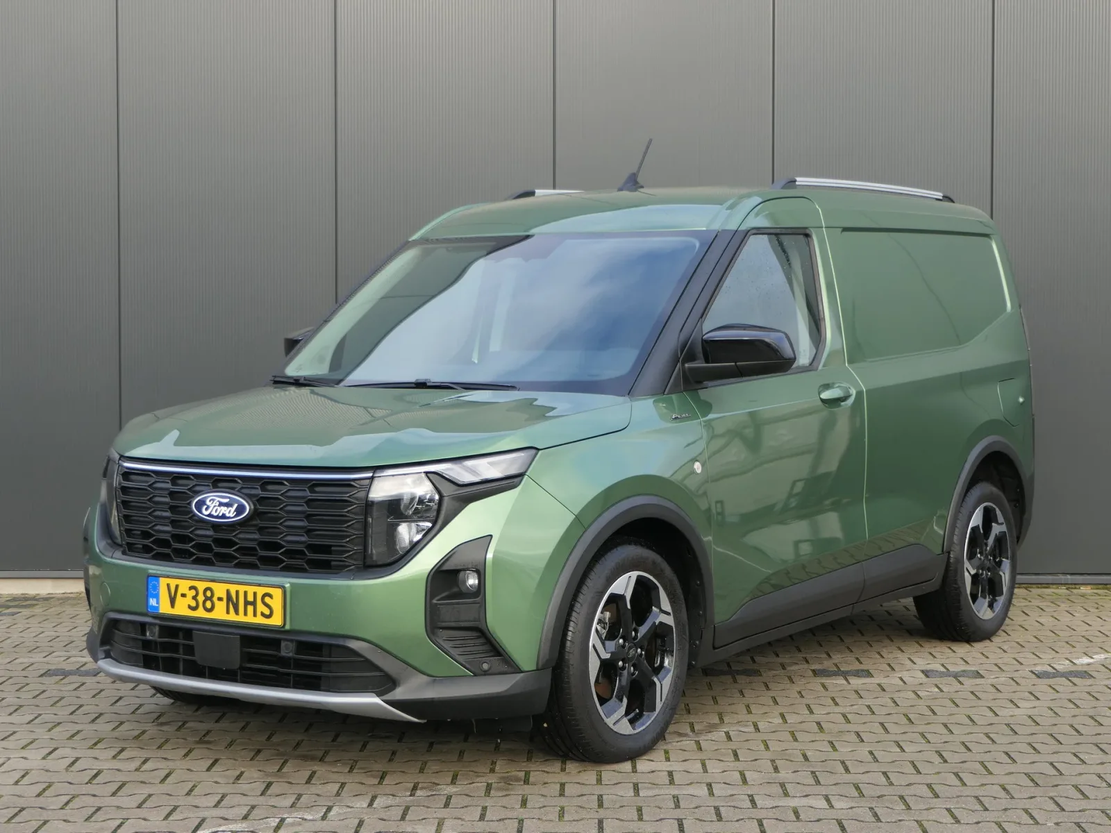 Ford Transit Courier (2024) — foto 1