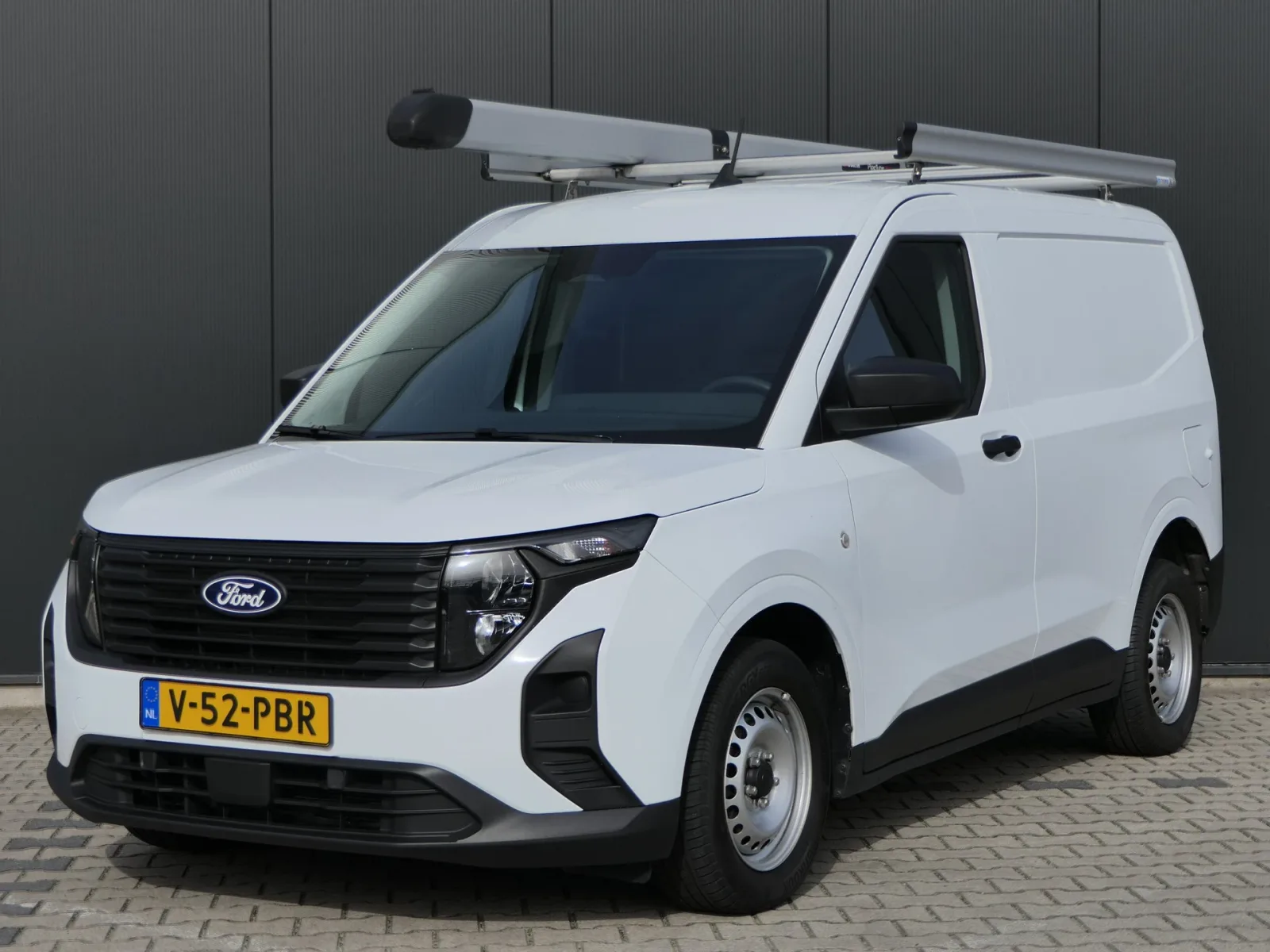 Ford Transit Courier (2024) — foto 1