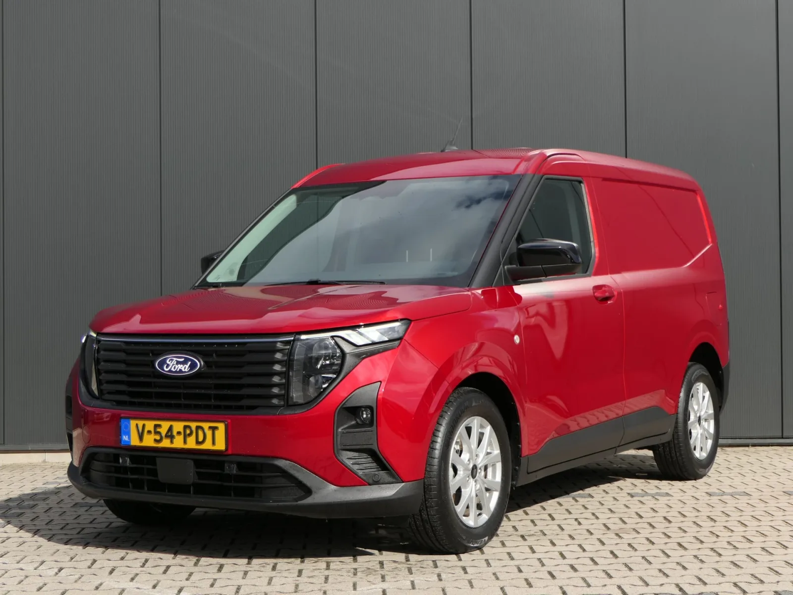 Ford Transit Courier (2024) — foto 1
