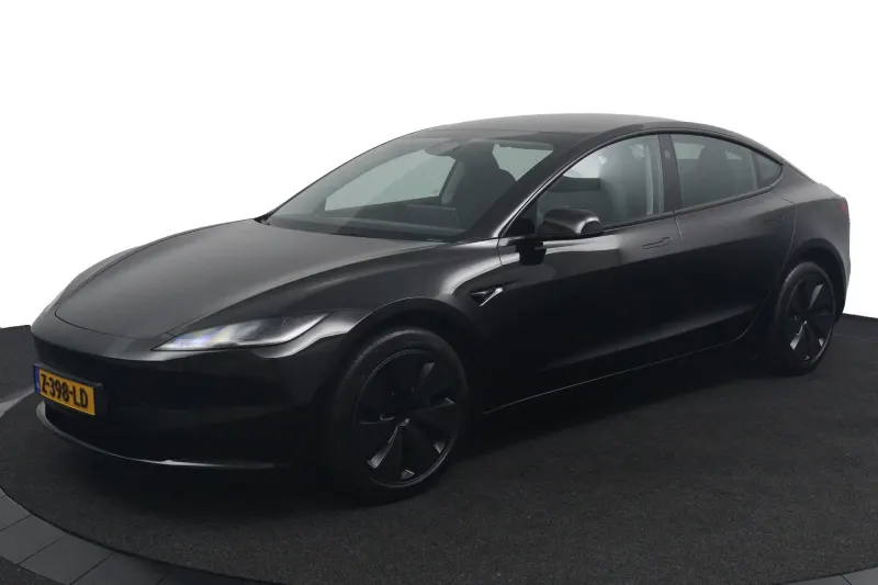 Tesla Model 3 (2024)
