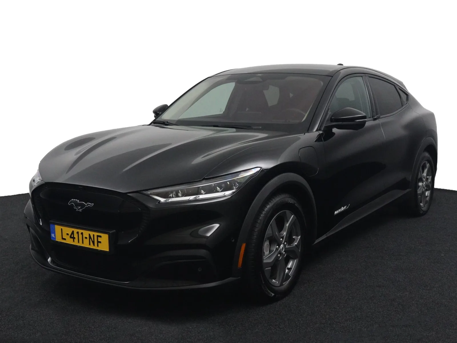 Ford Mustang Mach-E (2021) — foto 1