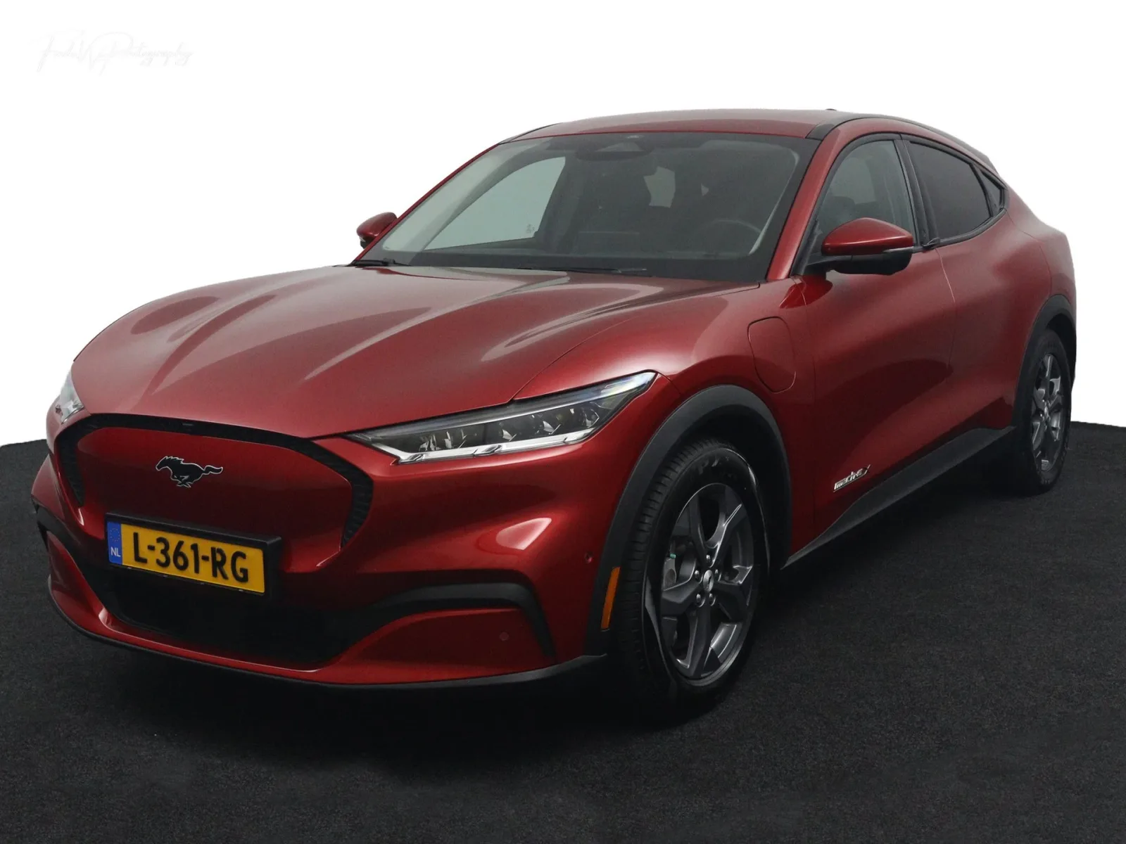 Ford Mustang Mach-E (2021) — foto 1