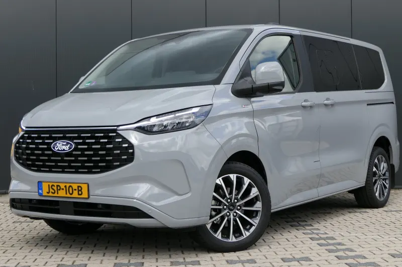 Ford Tourneo Custom (2025)