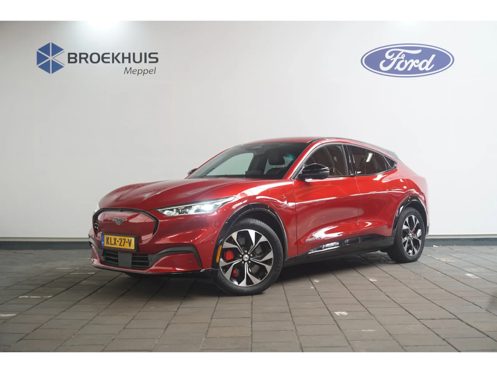 Ford Mustang Mach-E (2024) — foto 1