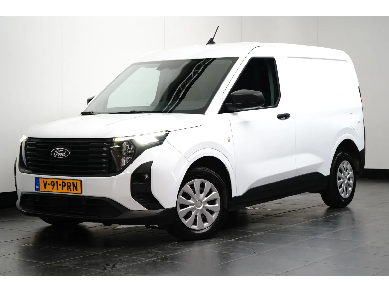 Ford Transit Courier (2024) — foto 1