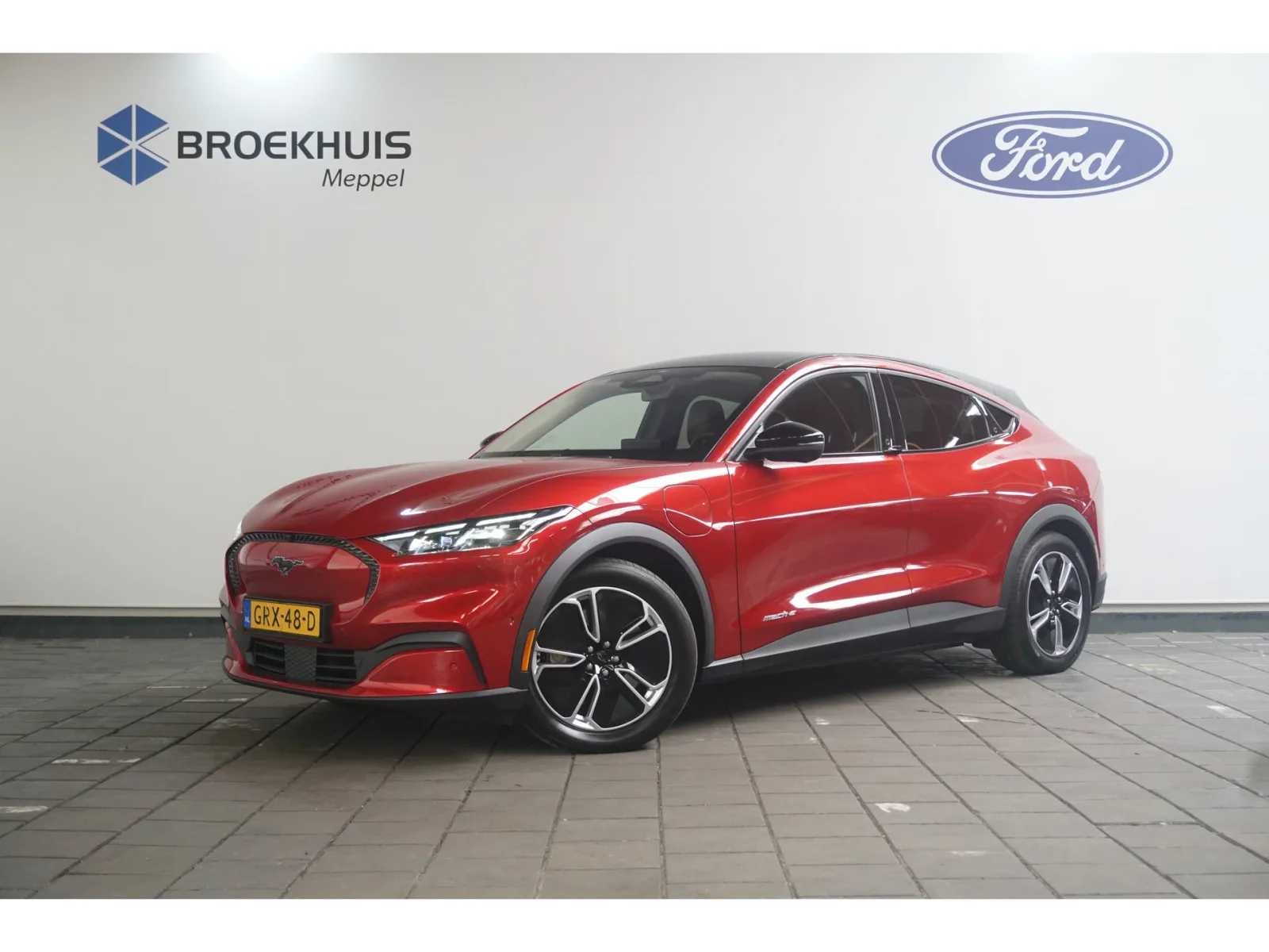 Ford Mustang Mach-E (2024) — foto 1