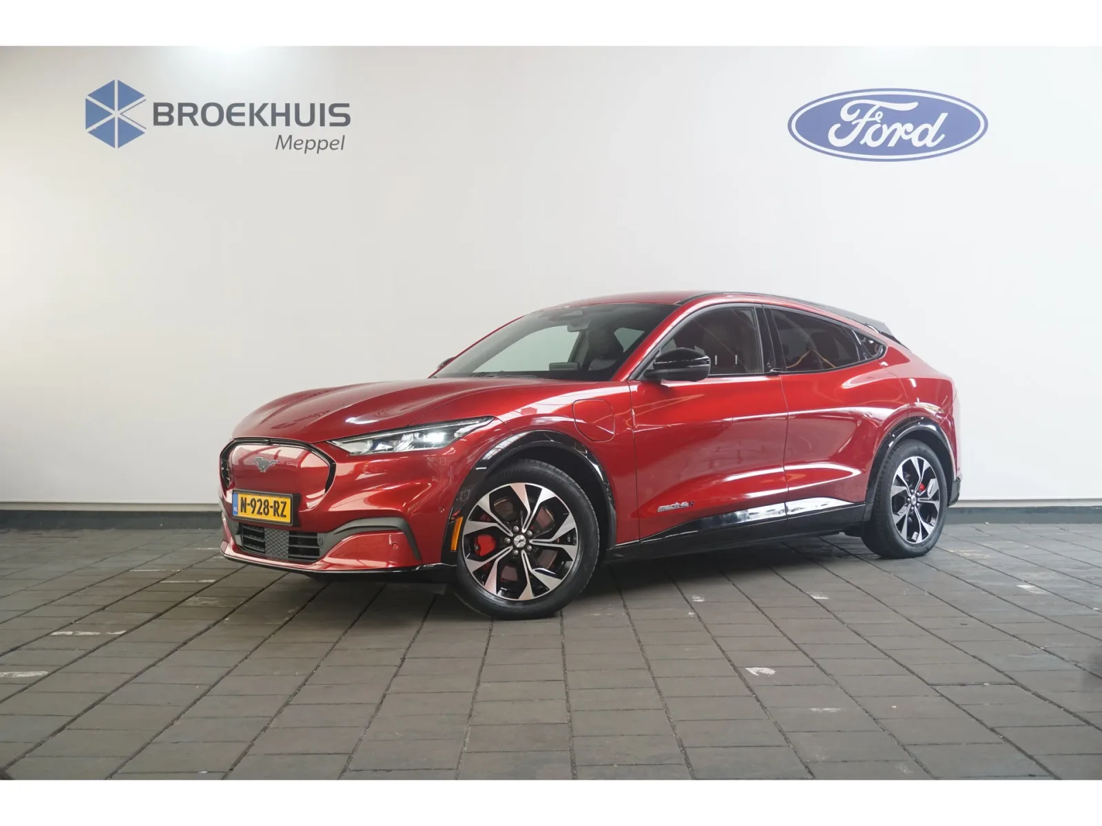 Ford Mustang Mach-E (2021) — foto 1