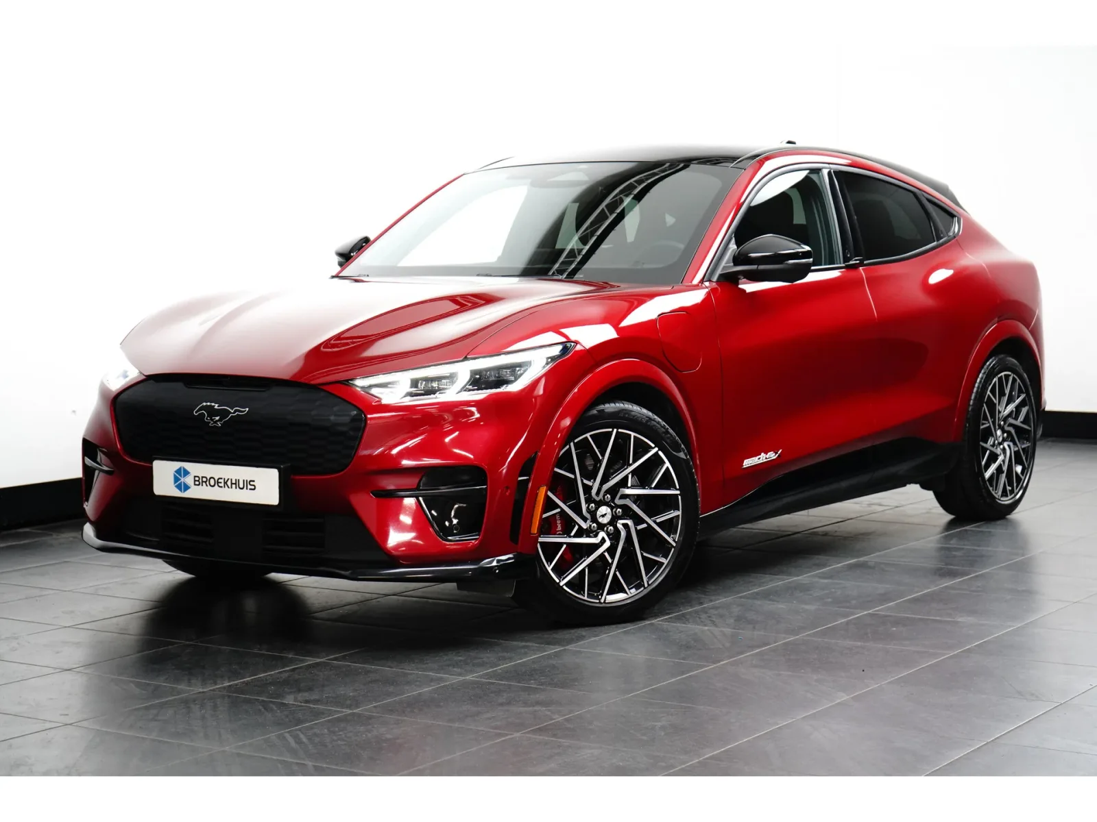 Ford Mustang Mach-E (2022) — foto 1