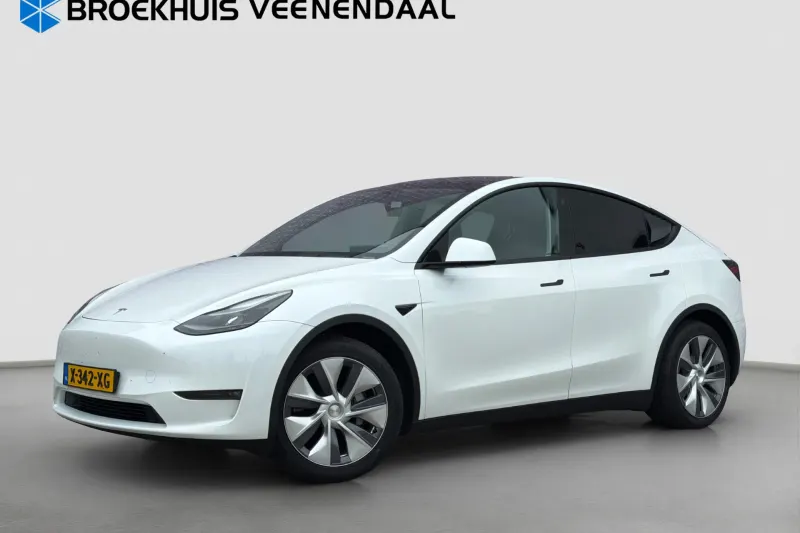 Tesla Model Y (2024)