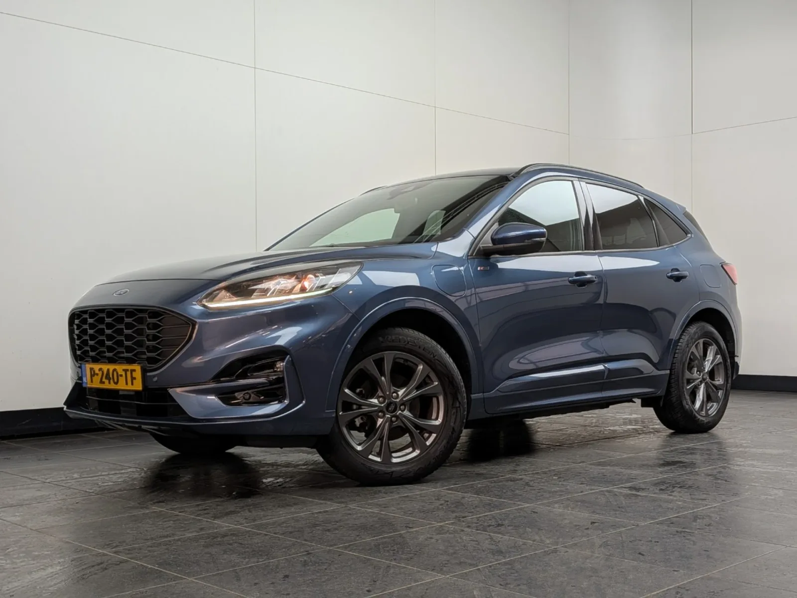 Ford Kuga (2022) — foto 1