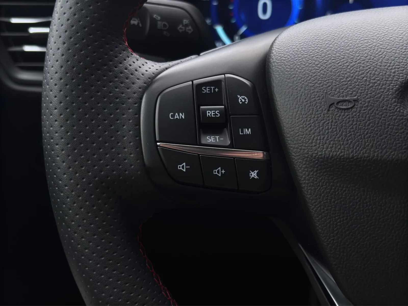 Ford Focus (2021) — foto 1