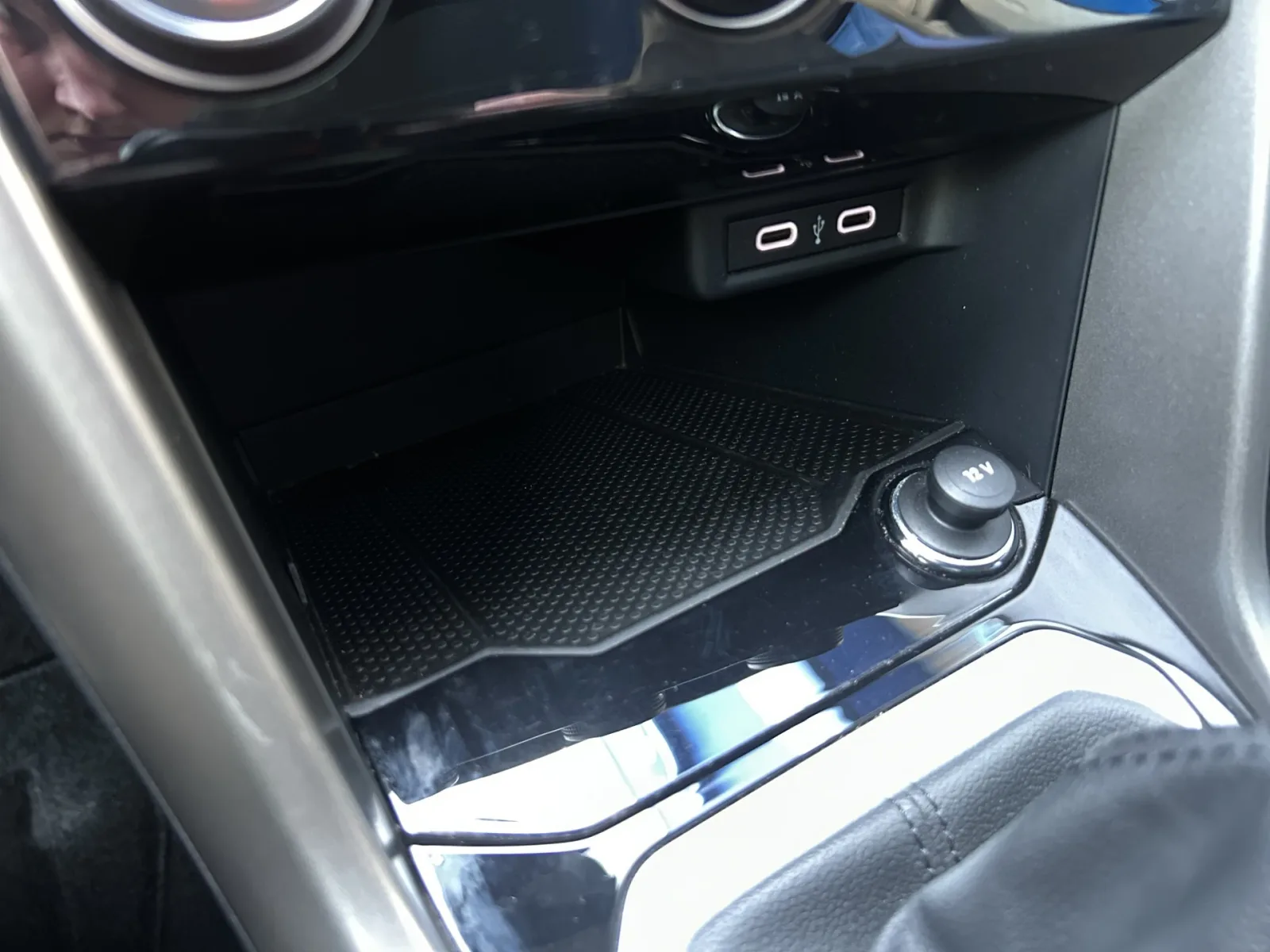 Volkswagen T-Roc (2021) — foto 1