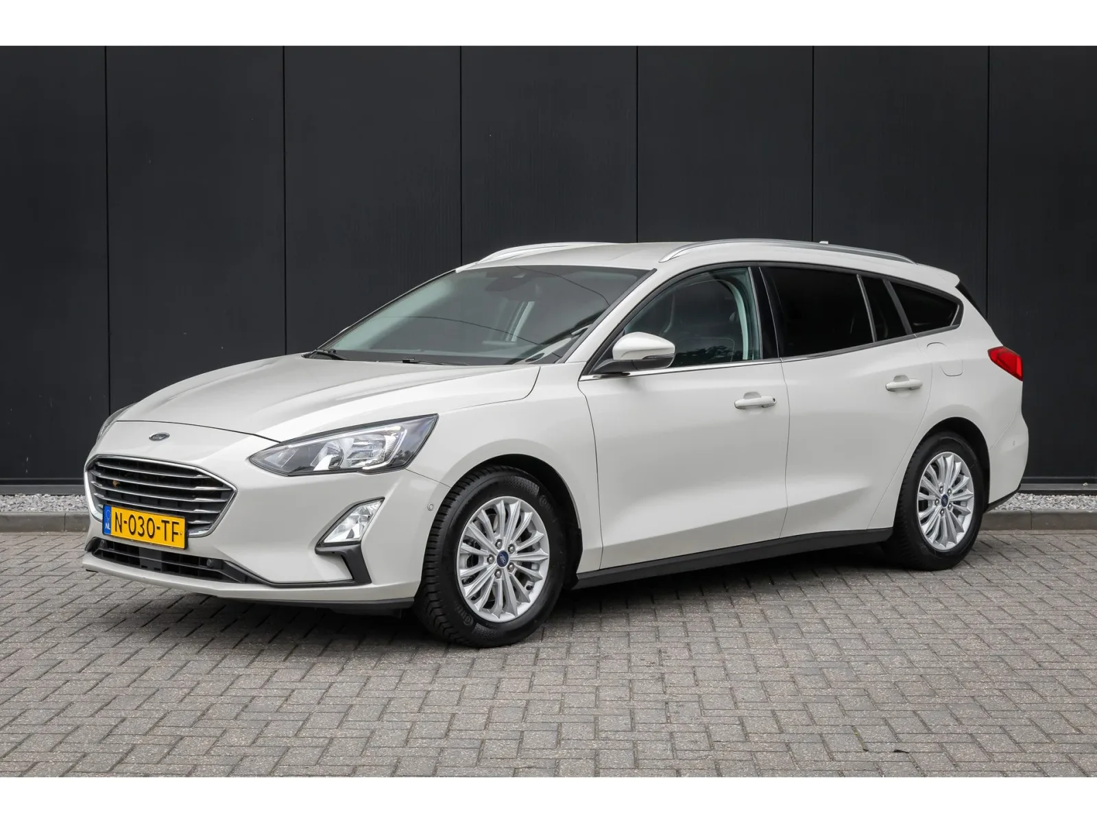 Ford Focus (2022) — foto 1