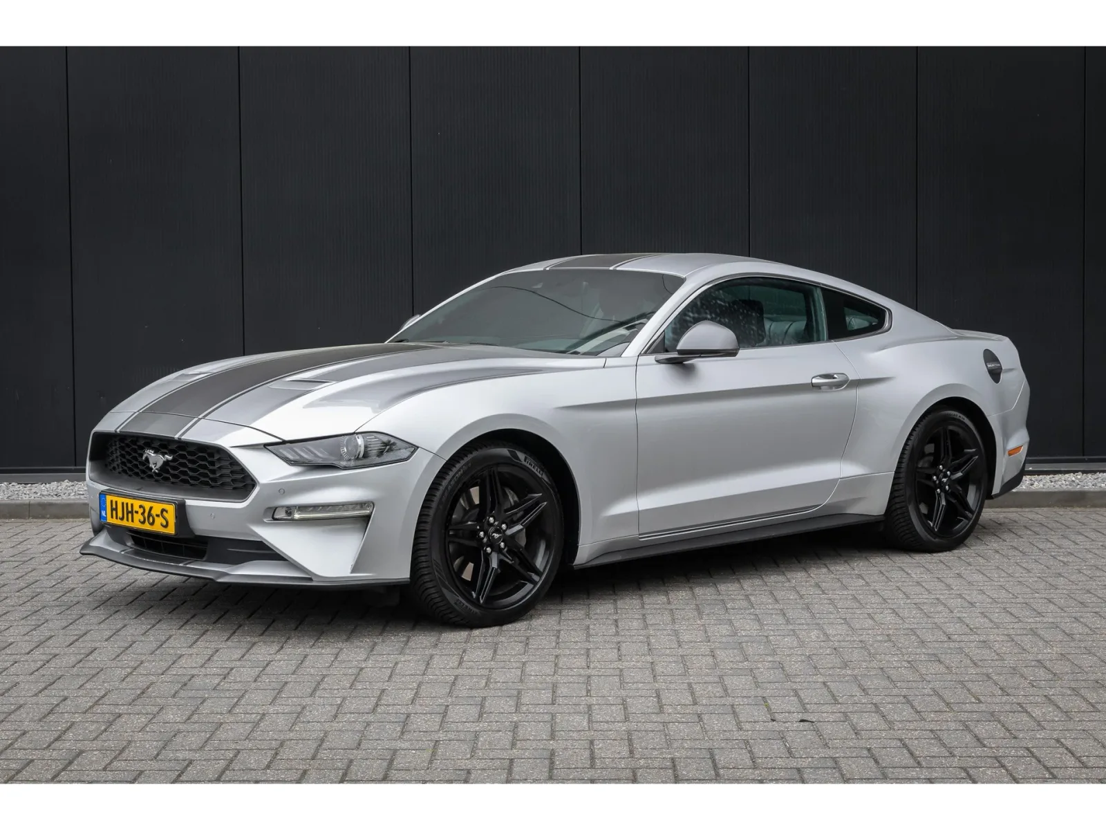 Ford Mustang (2018) — foto 1