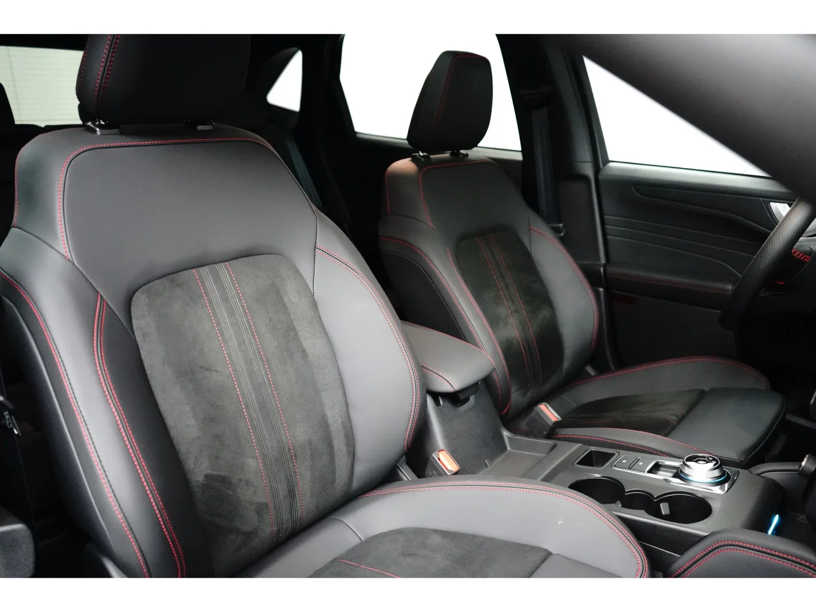 Ford Kuga (2025) — foto 1