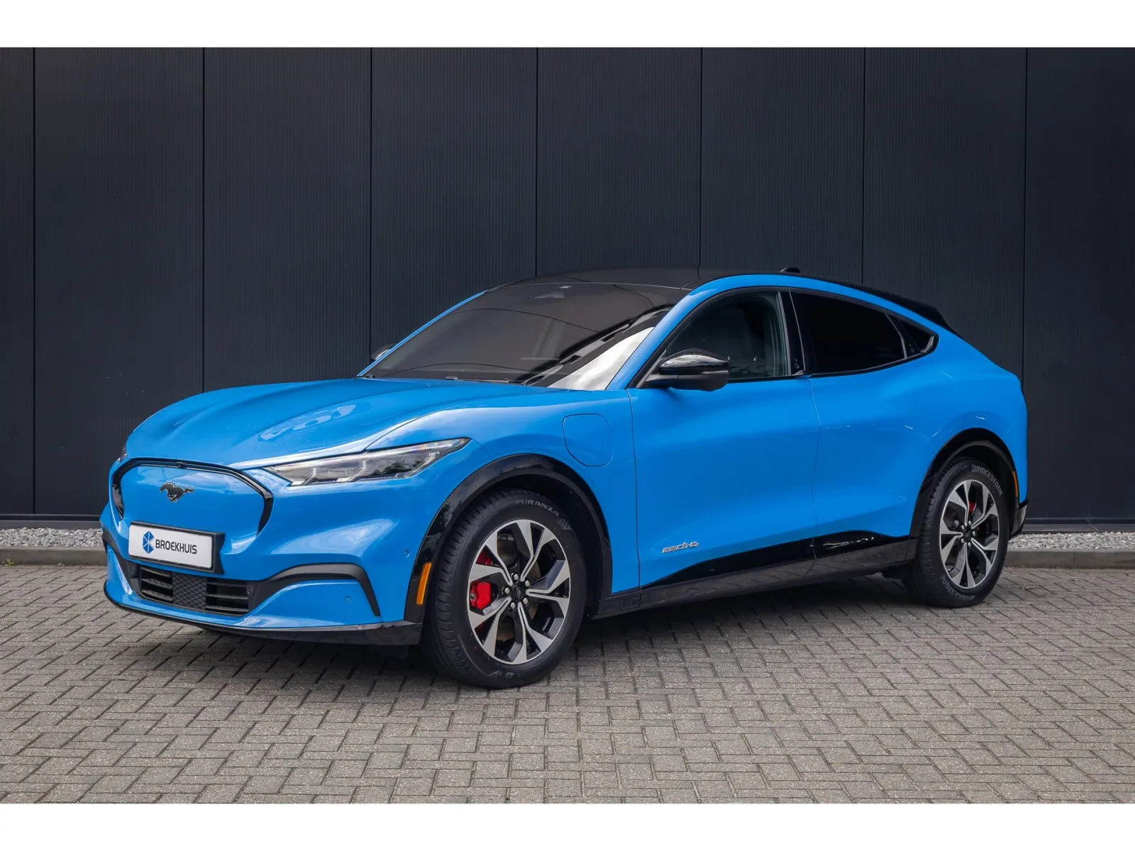 Ford Mustang Mach-E (2023) — foto 1