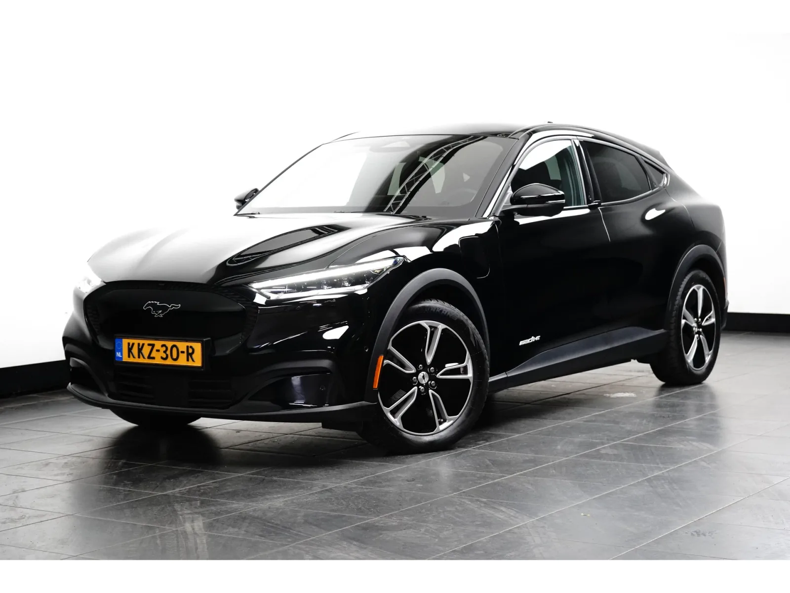 Ford Mustang Mach-E (2024) — foto 1