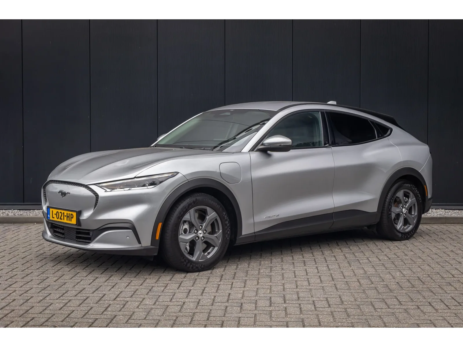 Ford Mustang Mach-E (2021) — foto 1