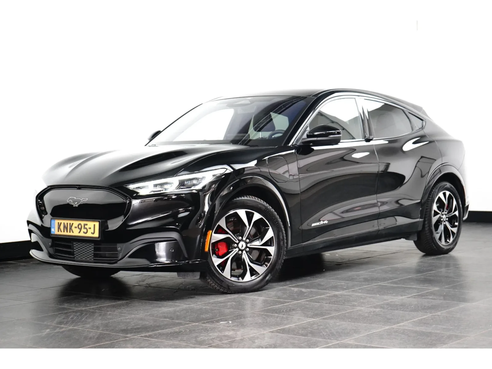 Ford Mustang Mach-E (2022) — foto 1