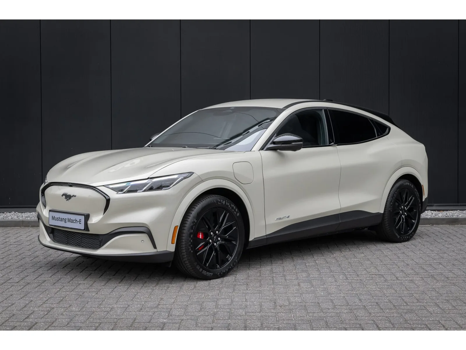 Ford Mustang Mach-E (2026) — foto 1